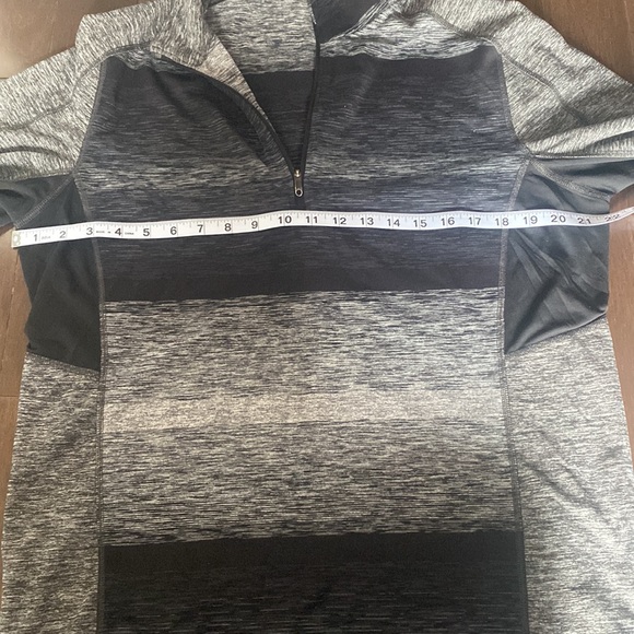 Lululemon women’s pullover with zipper size XL - Picture 5 of 5